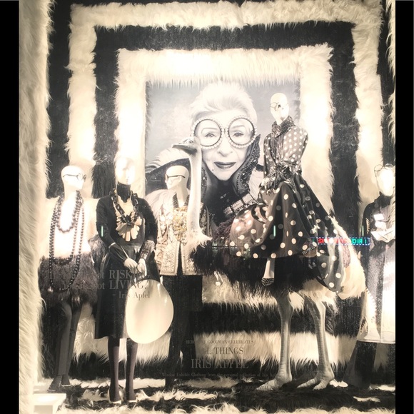 Meet your Posher, Dee - Picture 7 of 8